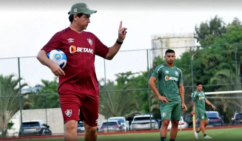 Fernando Diniz deve escalar três atacantes para duelo diante do Junior Barranquilla pela Copa Sul-Americana nesta quarta, 04
