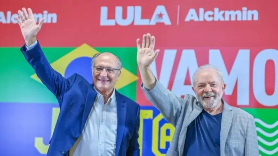 Eleições 2022: chapa Lula-Alckmin registra candidatura no TSE
