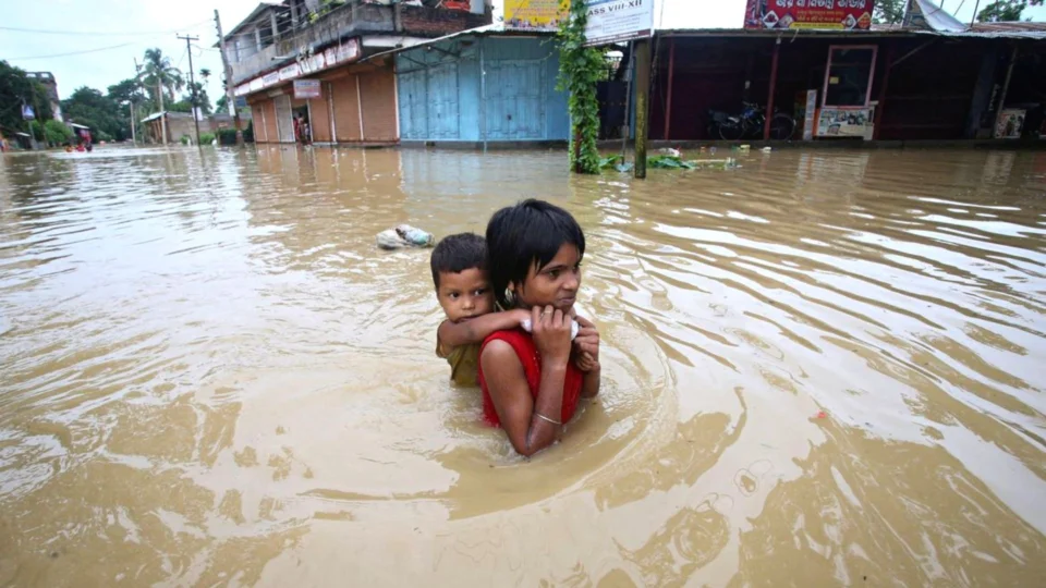 Enchentes deixam pelo menos 16 mortos em Caxemira, na Índia