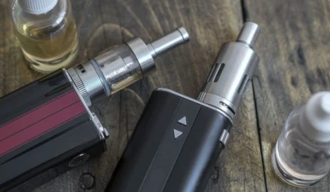 Mais de 30 empresas devem suspender venda de cigarros eletrônicos, diz Senacom