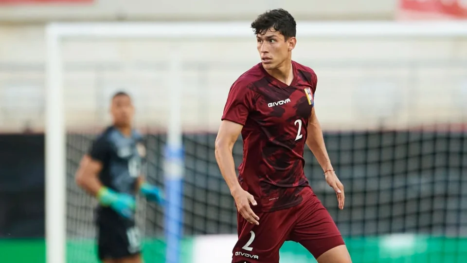 São Paulo deve contratar zagueiro de 23 anos da seleção venezuelana que pertence ao Manchester City