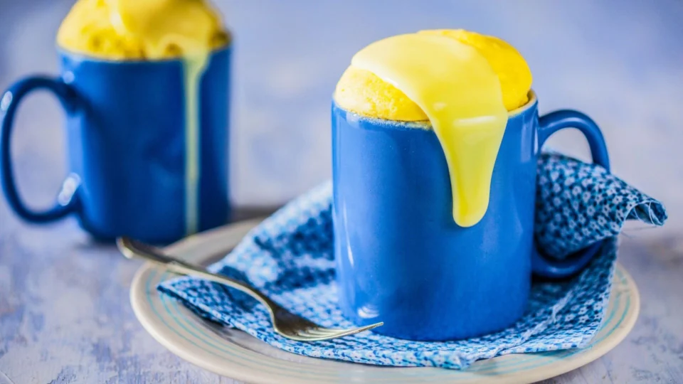RECEITA FÁCIL: aprenda a fazer bolo de leite condensado na caneca