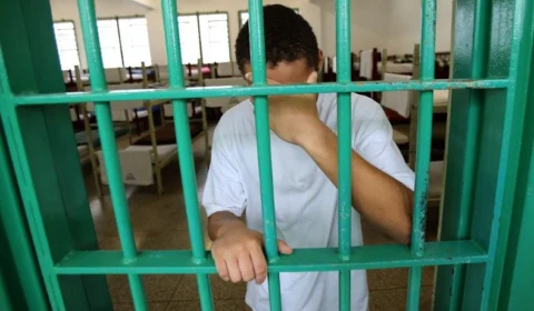 Projeto aumenta prazo de internação de adolescentes que cometeram homicídio