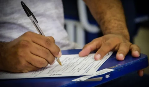 AM tem 4 concursos públicos e 3 processos seletivos simplificados abertos com salários de até R$ 15 mil