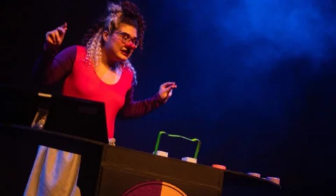 Em Manaus, Teatro da Instalação celebra Dia Nacional do Braille com o espetáculo ‘Enxergando o Invisível’