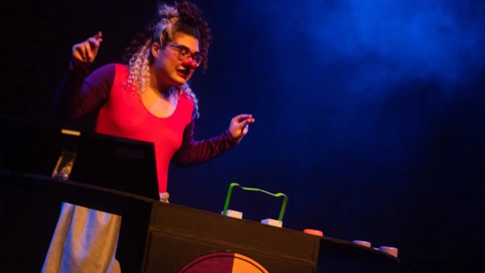 Em Manaus, Teatro da Instalação celebra Dia Nacional do Braille com o espetáculo ‘Enxergando o Invisível’