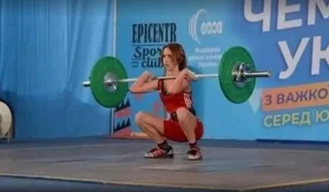 Atleta de 14 anos do levantamento de peso ucraniano morre após bombardeio da Rússia à cidade de Mariupol