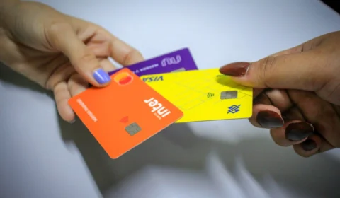 PC-AM alerta: entenda sobre golpes envolvendo pagamento com cartões de débito e crédito por aproximação