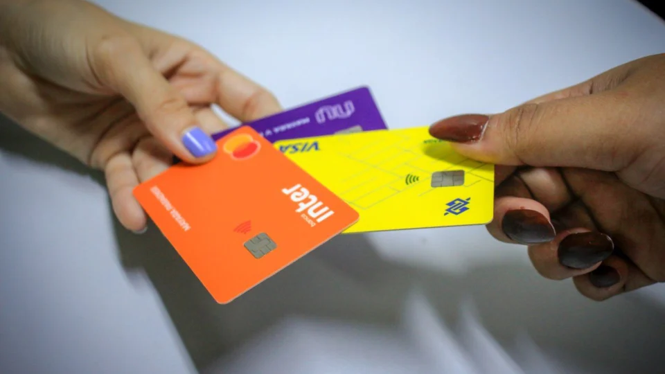 PC-AM alerta: entenda sobre golpes envolvendo pagamento com cartões de débito e crédito por aproximação