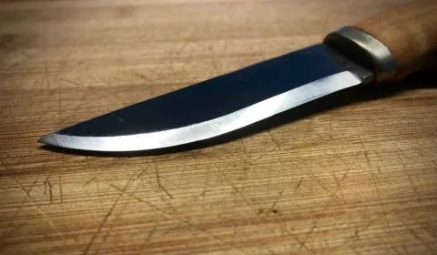 Após flagrar com outra, mulher esfaqueia ex-marido no interior do Amazonas