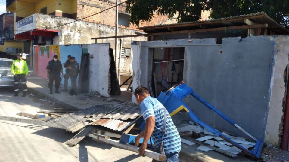 Obstrução de calçadas lidera ranking de irregularidade urbana em Manaus