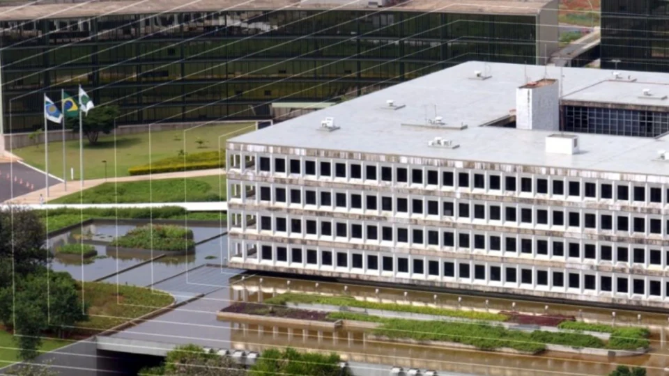 Compra de kits de robótica pelo FNDE é suspensa pelo TCU