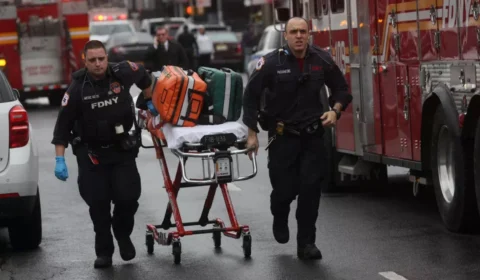Várias pessoas são baleadas em estação de metrô de Nova York