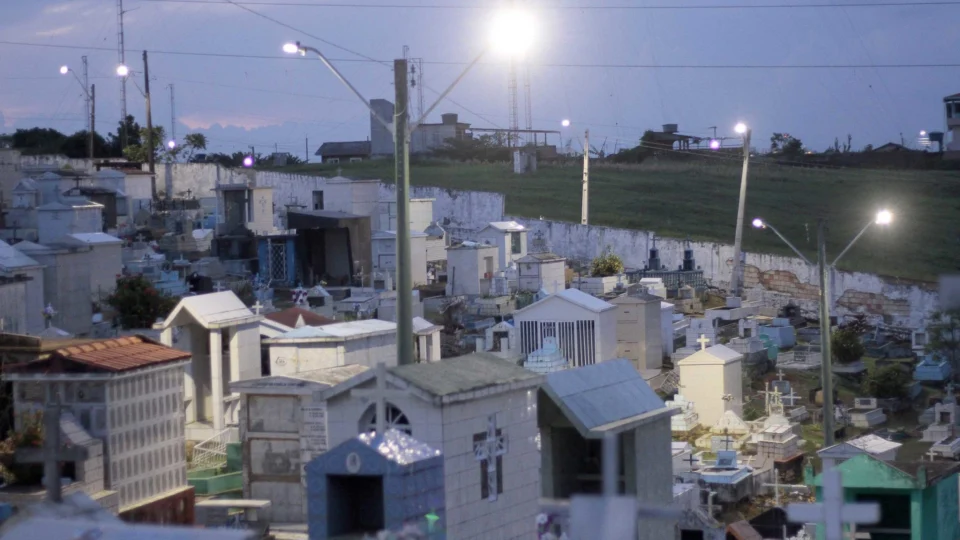 Cemitérios irão funcionar das 6h às 18h para visitação no Dia dos Pais, em Manaus