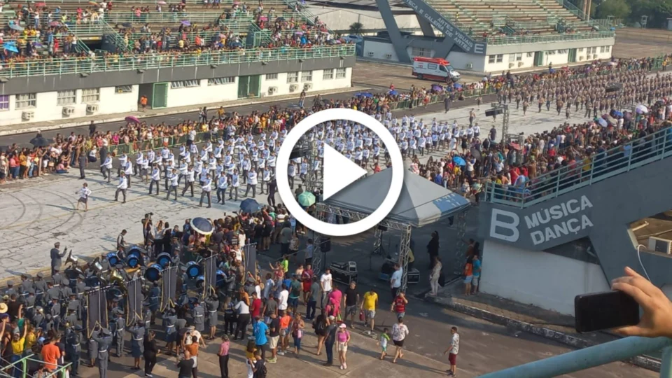 Vídeo: desfile cívico reúne mais de 4 mil alunos no Sambódromo de Manaus