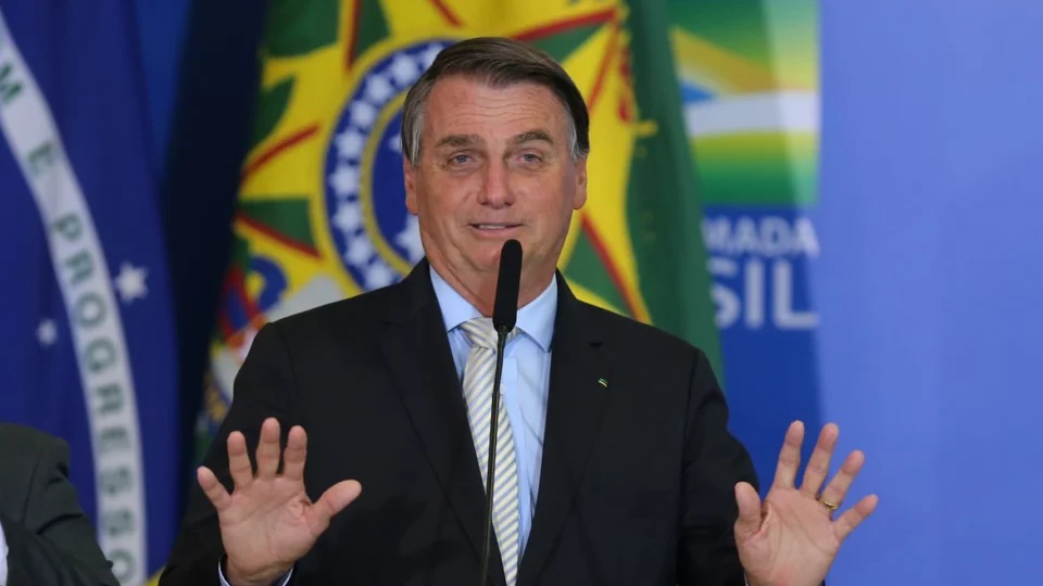 Barroso do STF prorroga por 60 dias investigação contra Bolsonaro