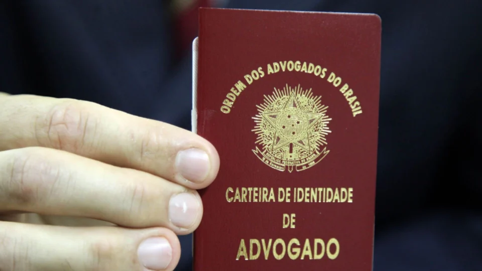 Projeto que protege advogados em operações policiais é aprovado no Senado