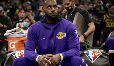 Astro da NBA LeBron James desabafa após morte de 18 crianças e professora no Texas: ‘isso tem que mudar!’
