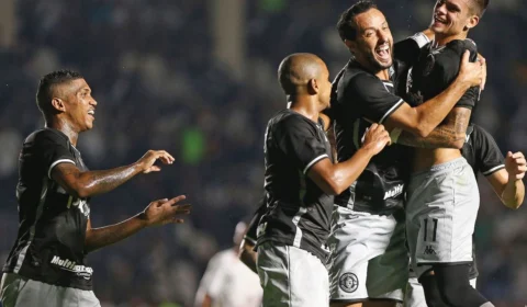 Vasco passeia e mete 3 a 0 no Operário pela 14ª rodada da Série B do Brasileiro e fica a 1 ponto do líder Cruzeiro que tem 31