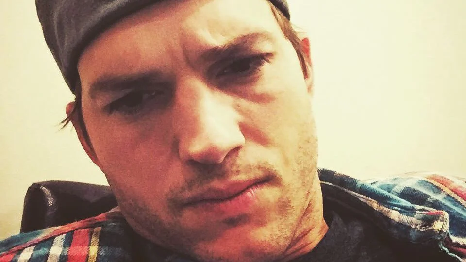 Vasculite: entenda mais sobre doença que afeta visão e audição do ator Ashton Kutcher