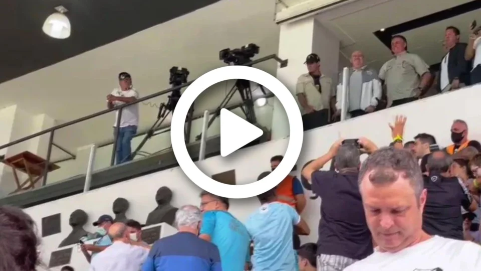 VÍDEO: Bolsonaro é aplaudido e vaiado durante partida de futebol pelo Campeonato Brasileiro
