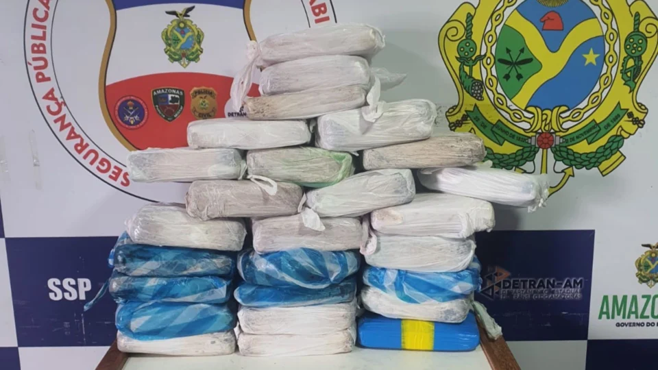 Homem é preso com 28 kg de drogas dentro de uma embarcação, em Coari-AM