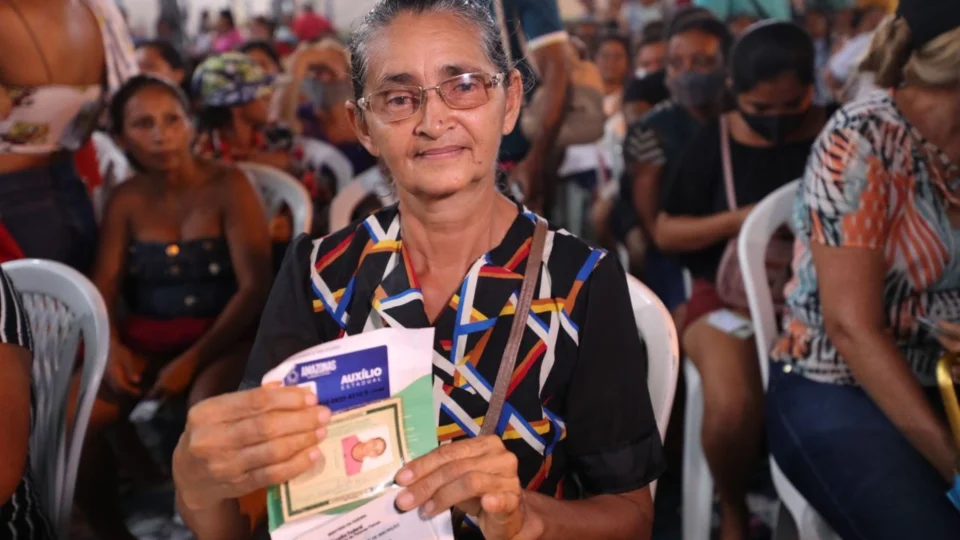 Auxílio Estadual Enchente está disponível para 40 mil famílias de 12 municípios, no AM