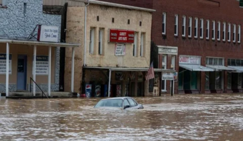 Sobe para 26 mortos em inundações no Kentucky, nos EUA