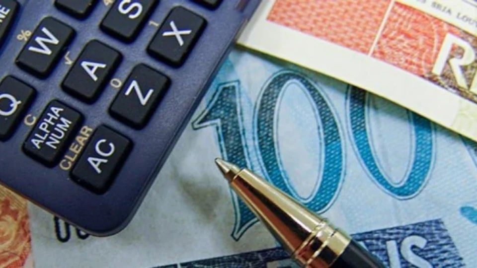 Endividamento das famílias brasileiras bateu recorde e se aproximou dos 80% em abril, diz pesquisa