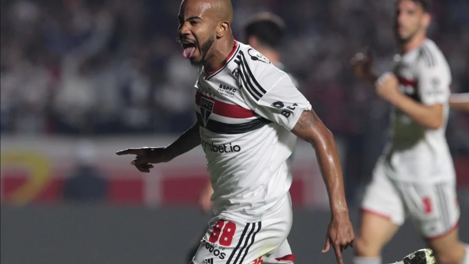 Nos pênaltis, São Paulo vence Ceará por 4 a 3 e avança à semifinal da Copa Sul-Americana