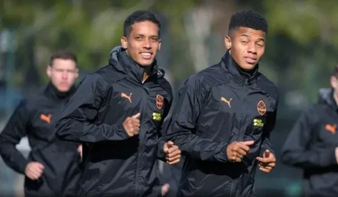 Clubes que participam de torneios da Uefa poderão inscrever até dois jogadores ucranianos e russos