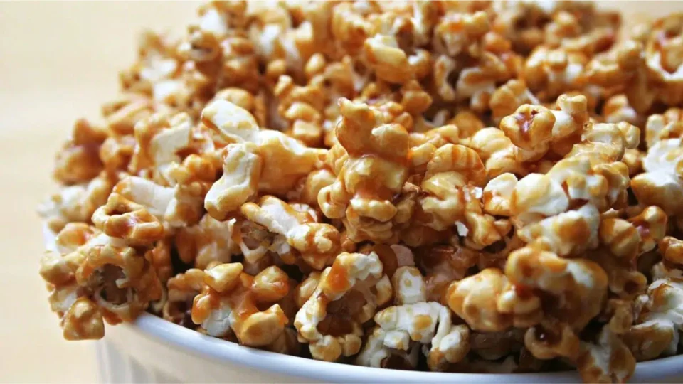 RECEITA FÁCIL: aprenda a fazer pipoca doce caramelizada