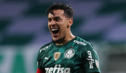 Veiga perde pênalti, mas Gómez marca sobre Santos e garante ponta do Brasileirão pro Palmeiras