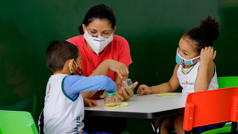 Semed convoca 61 candidatos para programa ‘Tempo de Aprender’, em Manaus