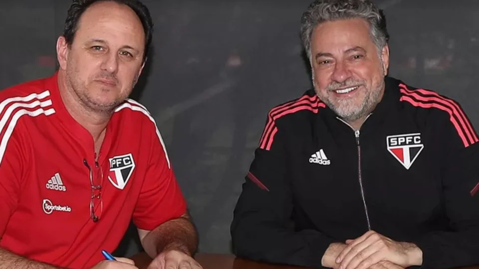 Rogério Ceni renova contrato para seguir treinando São Paulo até fim de 2023