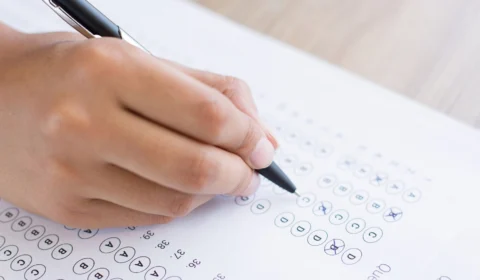 Dez concursos com salários de até R$ 27 mil encerram inscrições na segunda semana de abril; veja vagas