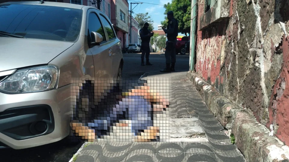 Homem é encontrado morto com perfurações pelo corpo no Centro de Manaus