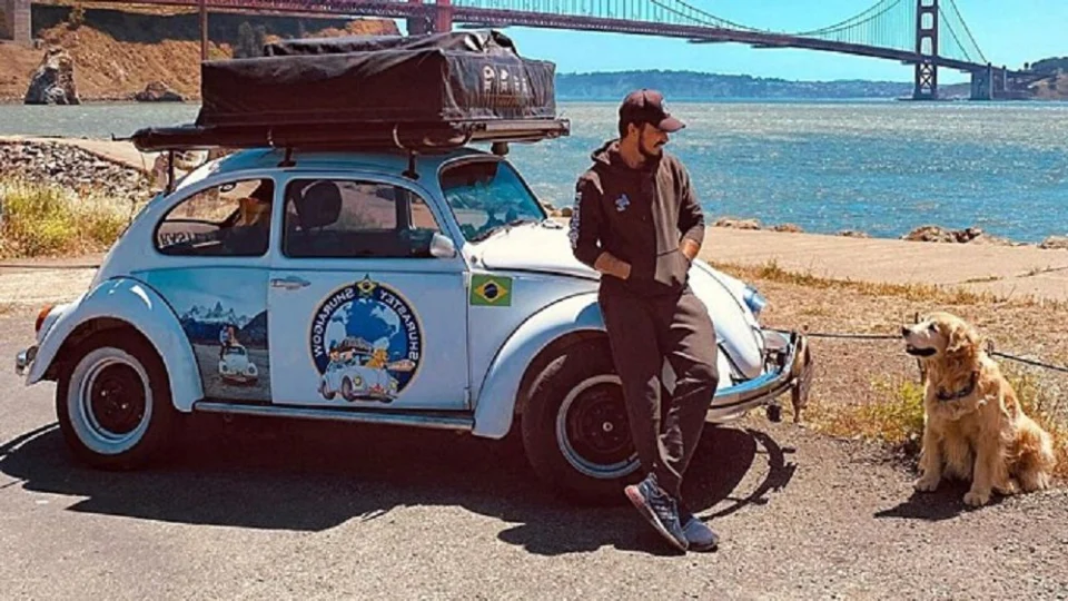 Influenciador e cão mortos em acidente nos EUA serão homenageados no Brasil neste fim de semana