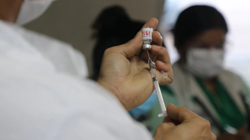 AM convoca quem tem 40 anos ou mais para aplicação da 4ª dose contra Covid-19