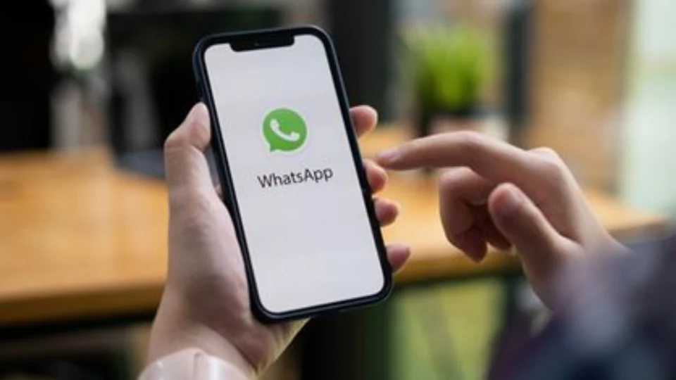 WhatsApp anuncia diversos novos recursos: emojis em reações, chamadas com 32 pessoas e mais