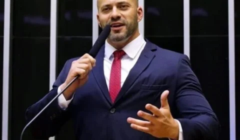 Alexandre de Moraes manda defesa de Daniel Silveira se manifestar sobre indulto em 48h