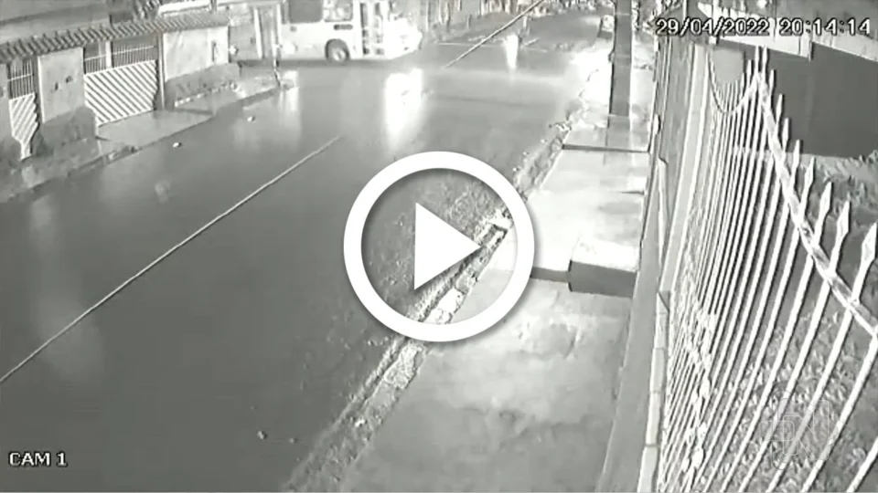 VÍDEO: motociclista tem cabeça esmagada por ônibus coletivo na Zona Centro-Sul de Manaus