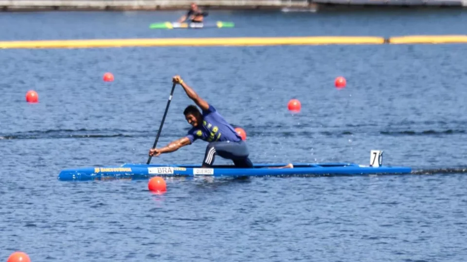 Isaquias Queiroz garante vaga na final do Mundial de Canoagem no Canadá