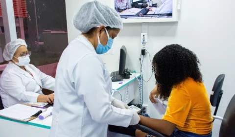 Frequência de meninos ao médico é 18 vezes menor que a das meninas, revela pesquisa da SBU