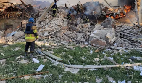 Bombardeio russo pode ter matado 60 pessoas em escola  ucraniana de Luhansk