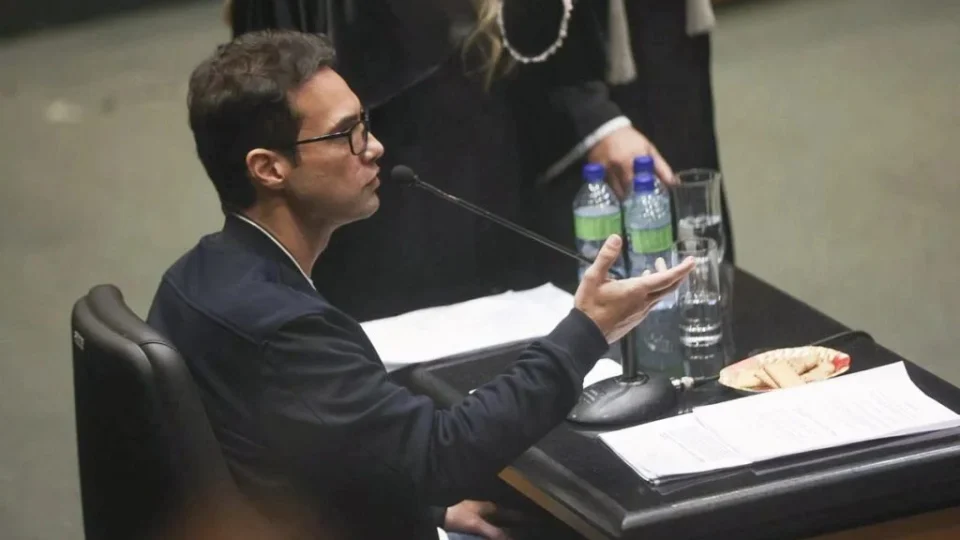 Caso Henry Borel: em interrogatório, Jairinho chora e diz que pensou que o menino tivesse se engasgado