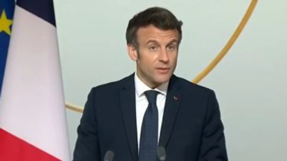 Macron é reeleito presidente da França, apontam pesquisas