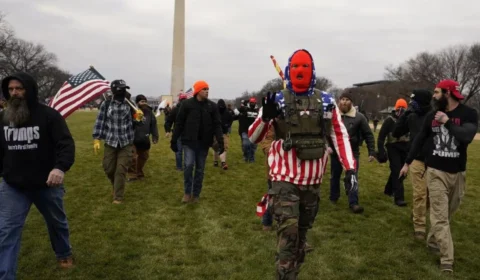 Tuíte de Donald Trump teria incitado ataque a Capitólio nos EUA, diz comissão