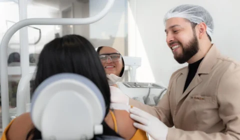 Dentes brancos com lentes de contato aquecem setor no Amazonas