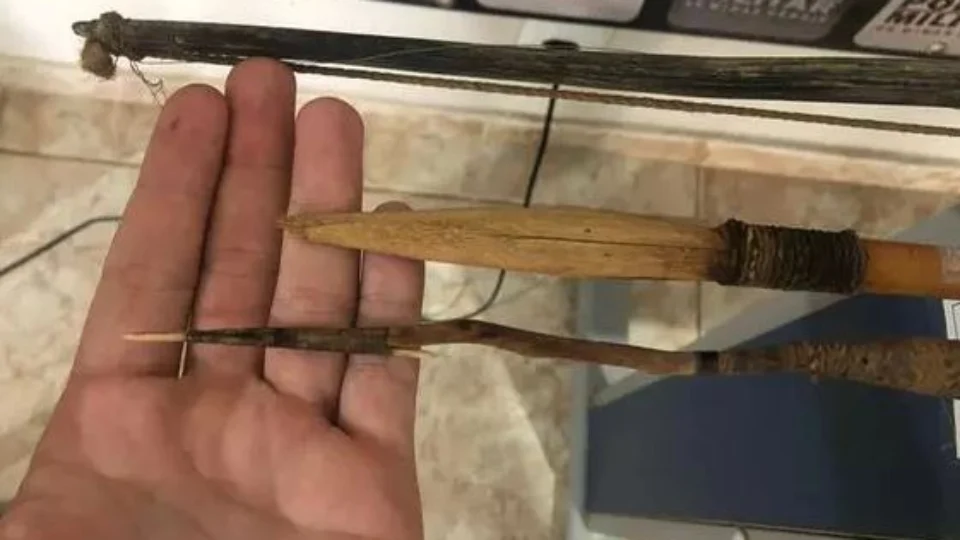 Homem invade escola com arco e flecha em Humaitá-AM